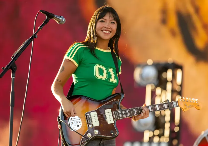 Beabadoobee Ethnicity, Height, Weight, Net Worth, Age, Career And Full Bio 