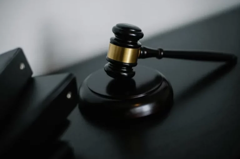 8 Warning Signs You Need Legal Advice Now 